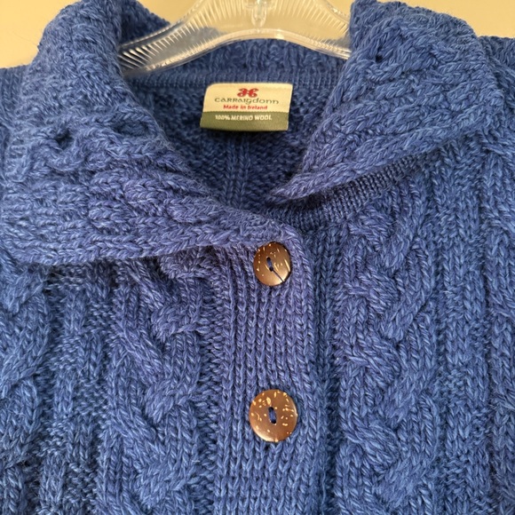 Cairraig Donn 100% merino wool cable knit cardigan blue made in Ireland - Picture 3 of 6